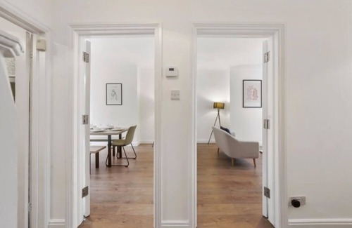 Brondesbury Park House | Big Family Friendly House | Parking | Kensal Rise