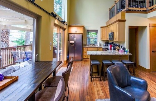 Gold Bar House | Big Foot Hideout: 2 story magnificent riverfront home for up to 6+pets with hot tub & grill!