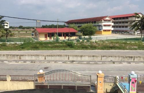 Pengkalan Baharu House | Big Garden Homestay
