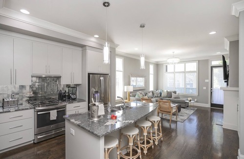 West End House | 🤩 BIG GROUP TRIPS! 1MI TO BROADWAY! UP TO 6 HOMES TOGETHER WITH ROOFTOP DECKS!