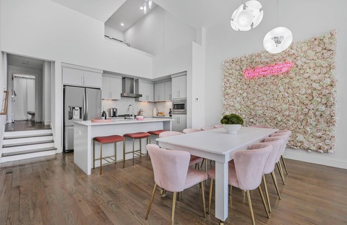 West End House | BIG GROUP TRIPS! PRIME LOCATION 2MILES TO BROADWAY! UP TO 5 HOMES TOGETHER!