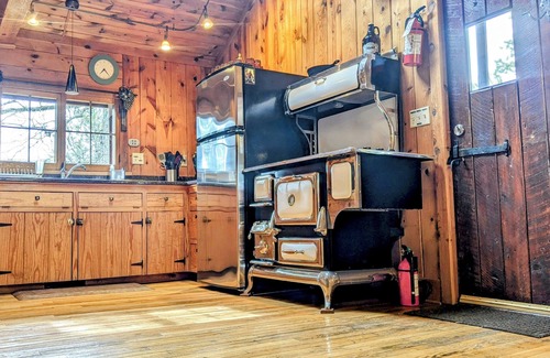 Colonial Pine Hills Cabin | Big Horn Sheep Cottage Near Mt. Rushmore