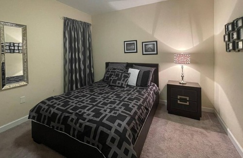 Miami Lakes House | Big house centrally located in a private community