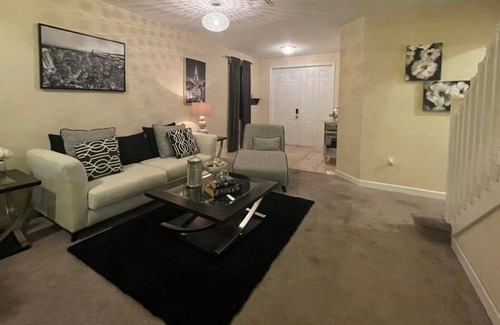 Miami Lakes House | Big house centrally located in a private community