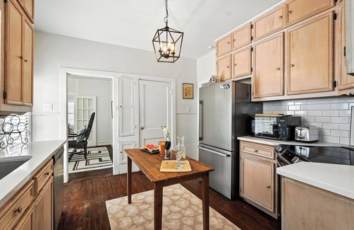 Sayles Blvd. Area House | Big House on Highland: Your Country Escape