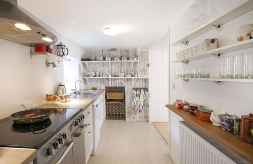 Talsarnau Cottage | BIG HOUSE, pet friendly, character holiday cottage in Llandecwyn