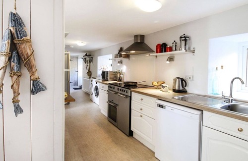 Talsarnau Cottage | BIG HOUSE, pet friendly, character holiday cottage in Llandecwyn