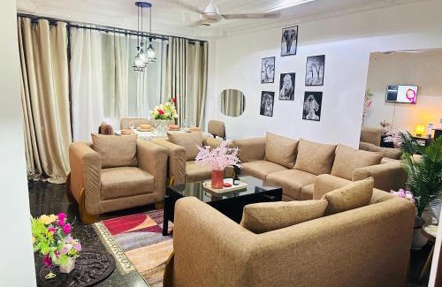 Dar es Salaam Bed & Breakfast | Big Master bed with Private bath, Beautiful view, fast WIFI at City Centre