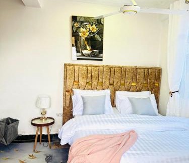 Dar es Salaam Bed & Breakfast | Big Master bed with Private bath, Beautiful view, fast WIFI at City Centre