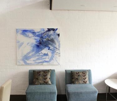 Narrabundah Apartment | Big Modern Loft Apt - Central - 7 Beds, 9 Guests - Workers, Families, Groups, Teams