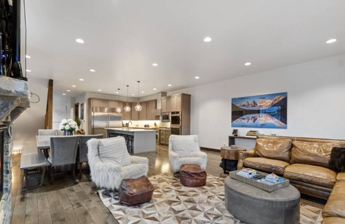 Whitefish House | Big Mountain Haus, ski in/out.7BD 5.5BA, Hot Tub & Dry Sauna! Sleeps 22!
