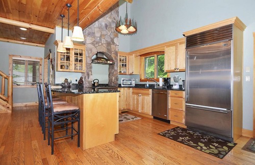 Timberline House | Big or Little this Bear is sure to become a family vacation favorite.