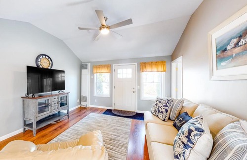 West Harwich Hotel | Big Pine Cottage, Units 1&2