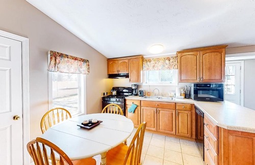 West Harwich Hotel | Big Pine Cottage, Units 1&2