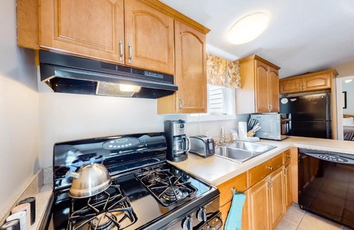 West Harwich Hotel | Big Pine Cottage, Units 1&2