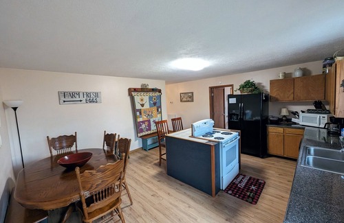 Lupton City Cottage | Big Porch Cottage-peaceful farm, animals and room to play - reviews say it all!