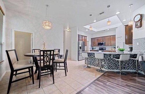 Southeast Arlington House | Big private yard, King bd, near lake & major hwy