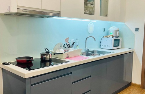 Thuy Khue Apartment | Big promotion Beautiful 5* Studio Vinhomes Green Bay
