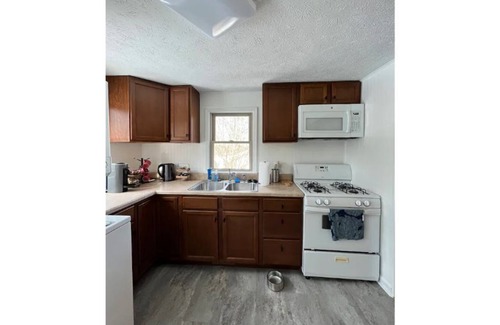 Bloomington House | Big Red R & R
