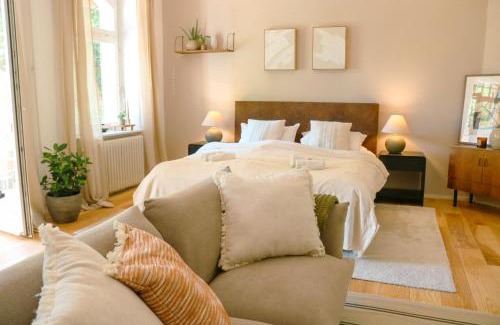 Bad Wilhelmshoehe Apartment | Big-size Bett Gartenapartment