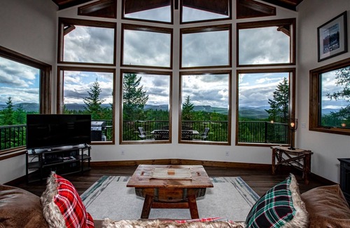 Whitefish House | Big Sky Lookout - Gorgeous 1BD + Loft Chalet and Guest House! Great Views