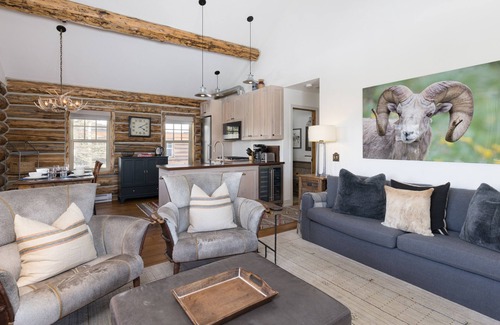 Big Sky Cabin | Big Sky Vacation Rentals: CH Cabin 11 Derringer