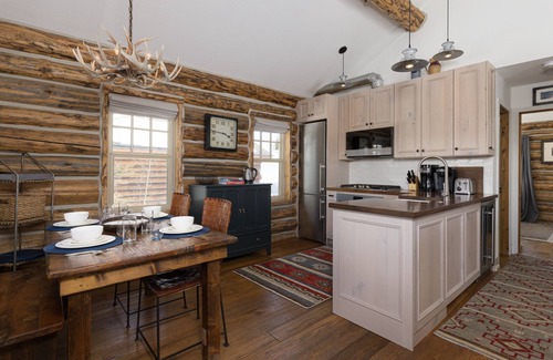 Big Sky Cabin | Big Sky Vacation Rentals: CH Cabin 11 Derringer
