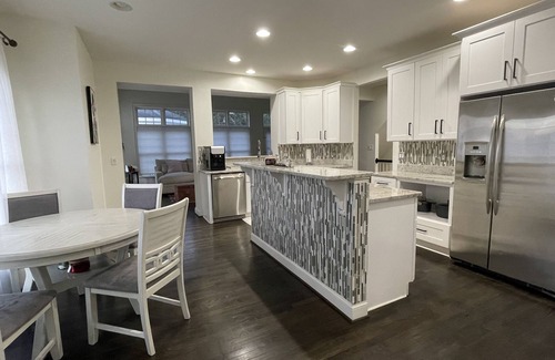 North Springfield House | Big Spacious modern house,15 min from DC, GMU, Tyson's Corner