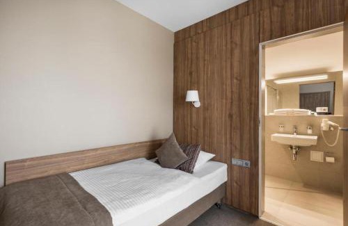Ukmerge Hotel | Big Stone