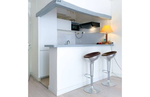 5th Arrondissement Apartment | Big studio in Latin Quarter-Mouffetard