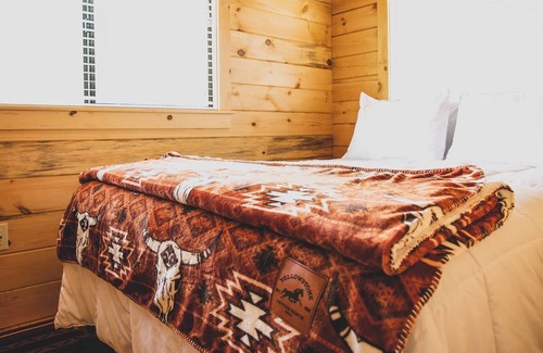 Amarillo Cabin | Big Texan Cabins Summ