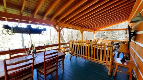 Sugar Grove House | Big Timber Creek Cabin
