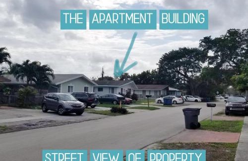 Hollywood Apartment | Big TV Apartment 6 Miles From Hard Rock Stadium and Casino
