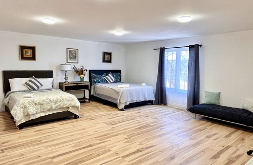 Port Colborne Apartment | BIG Vacation Home Near the Beaches-house 10 guests