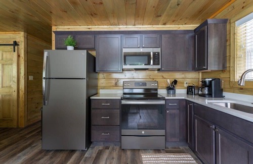 Gatlinburg - Pigeon Forge Cabin | Big Views of Mt. LeConte/Near Downtown Gatlinburg