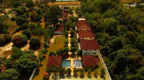 Chakphong Villa | Big Villa at CET Resort Padelcenter with Pool Padel Tennis