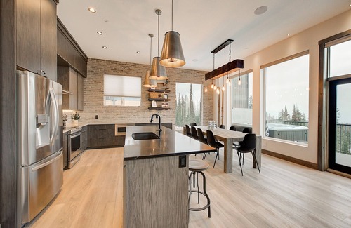Big White Ski Resort Ski Chalet | big white chalet house ski in ski out