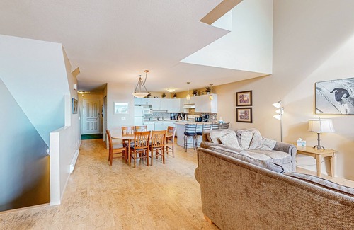 Big White Ski Resort Cabin | Big White Ski Resort cabin with hot tub, balcony, & two kitchens - walk to lifts