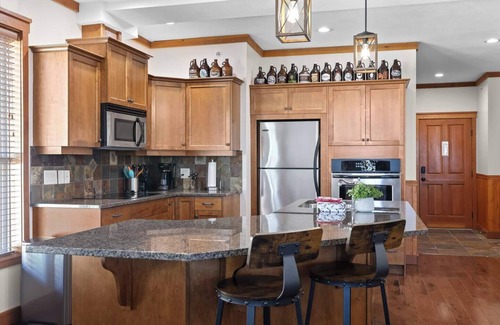 Big White Ski Resort Ski Chalet | Big White Ski In Ski Out Condo with brand new hot tub!