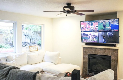 Mountain View District House | Big yard, 5 mins from St. Charles. Perfect for skiers, families, travel nurses!