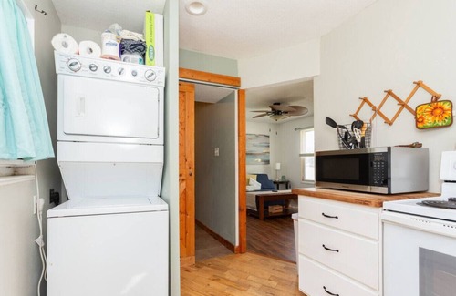 Johnston House | BIG Yard/Pet Friendly/1 BR Private House/FastWi-fi