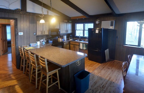 Big Bay House | Bigbay vacation home on Lake Independence.