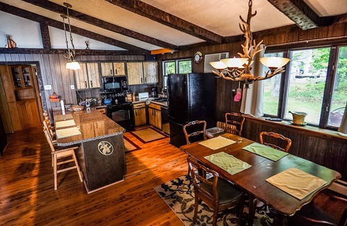 Big Bay House | Bigbay vacation home on Lake Independence.