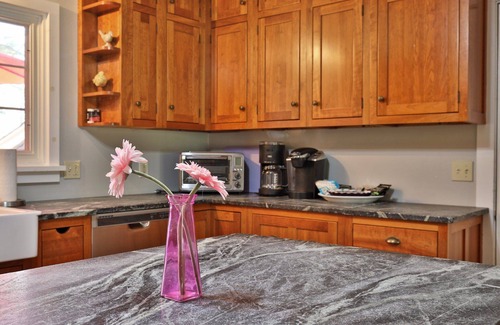 Killington Ski Chalet | Bigelow Chalet at Killington: 8BR/4.5 BA Pet Friendly Home w/Hot Tub, Fireplace.