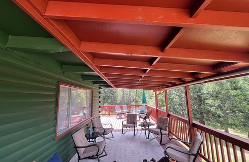 Oakhurst Cabin | Bigfoot Bungalow A charming 2-bedroom cabin with AC, WiFi in peaceful Oakhurst