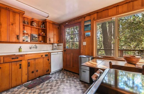 Twain Harte House | Bigfoot Hideaway – Spacious 5BR Cabin w/Lake Access & Game Area in Twain Harte