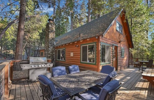 Twain Harte House | Bigfoot Hideaway – Spacious 5BR Cabin w/Lake Access & Game Area in Twain Harte