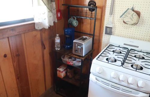 Cloudcroft Cabin | Bigfoot's Bunkhouse! Cozy Cabin, Cool Breeze Dogs Welcome! 45 min to white sands