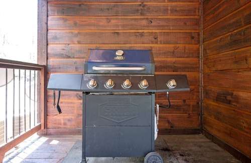 Broken Bow Cabin | Bigger IS Better! Spacious 5 BR Hideaway