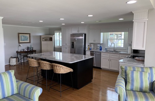 Atlantic Beach House | Biggie's Bungalow - Waterfront House with Dock